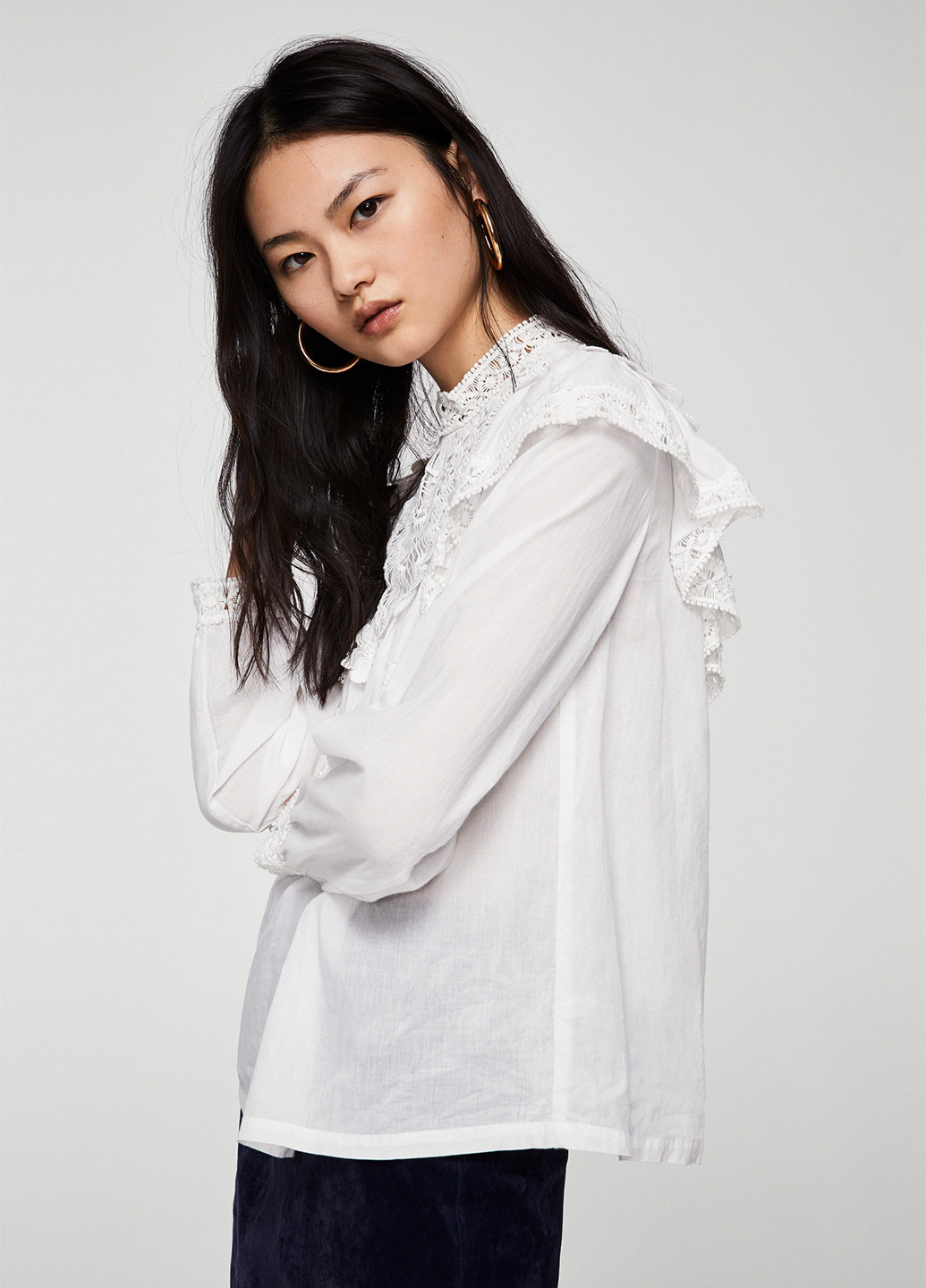 Белая демисезонная блуза Mango