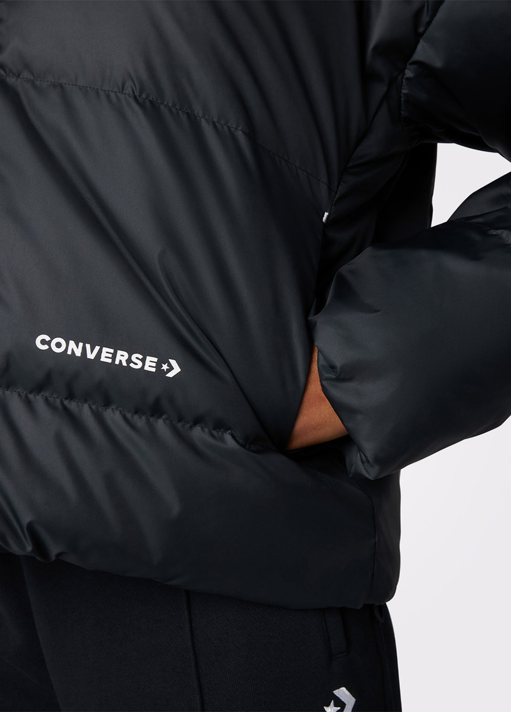 Черная демисезонная куртка Converse