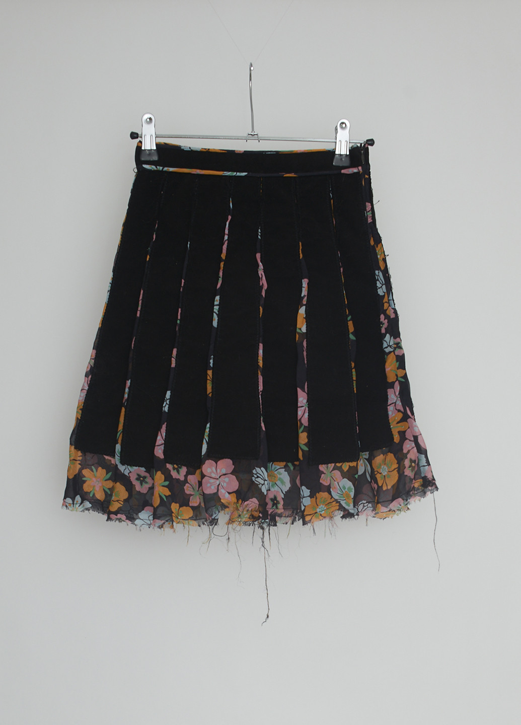 Черная кэжуал цветочной расцветки юбка Nolita миди