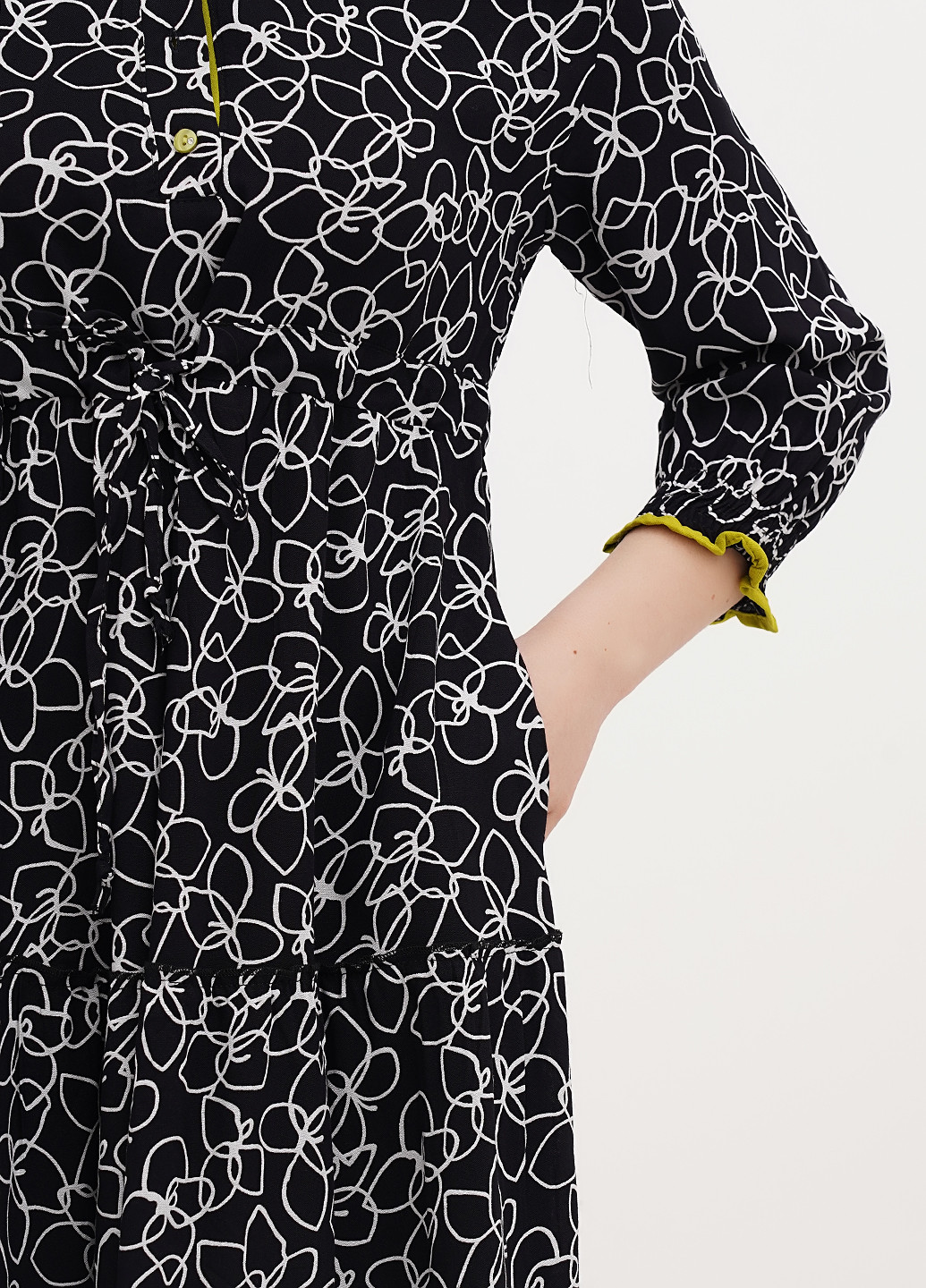 Черное кэжуал платье клеш Juliet deluxe с цветочным принтом