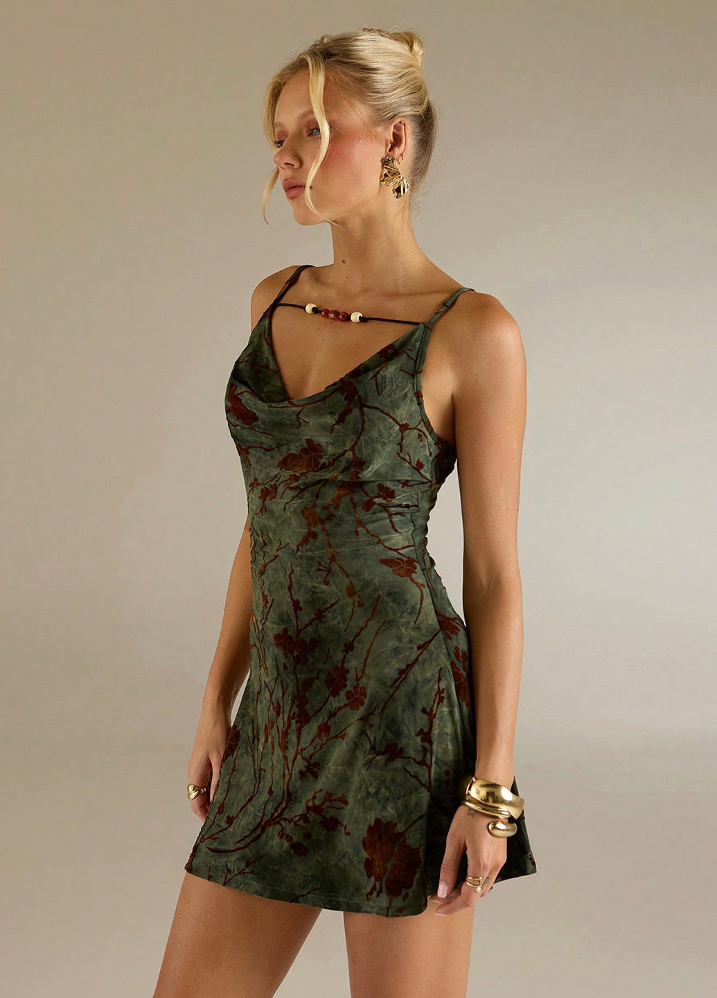 Темно-зелена кежуал сукня з відкритою спиною SHEIN з малюнком