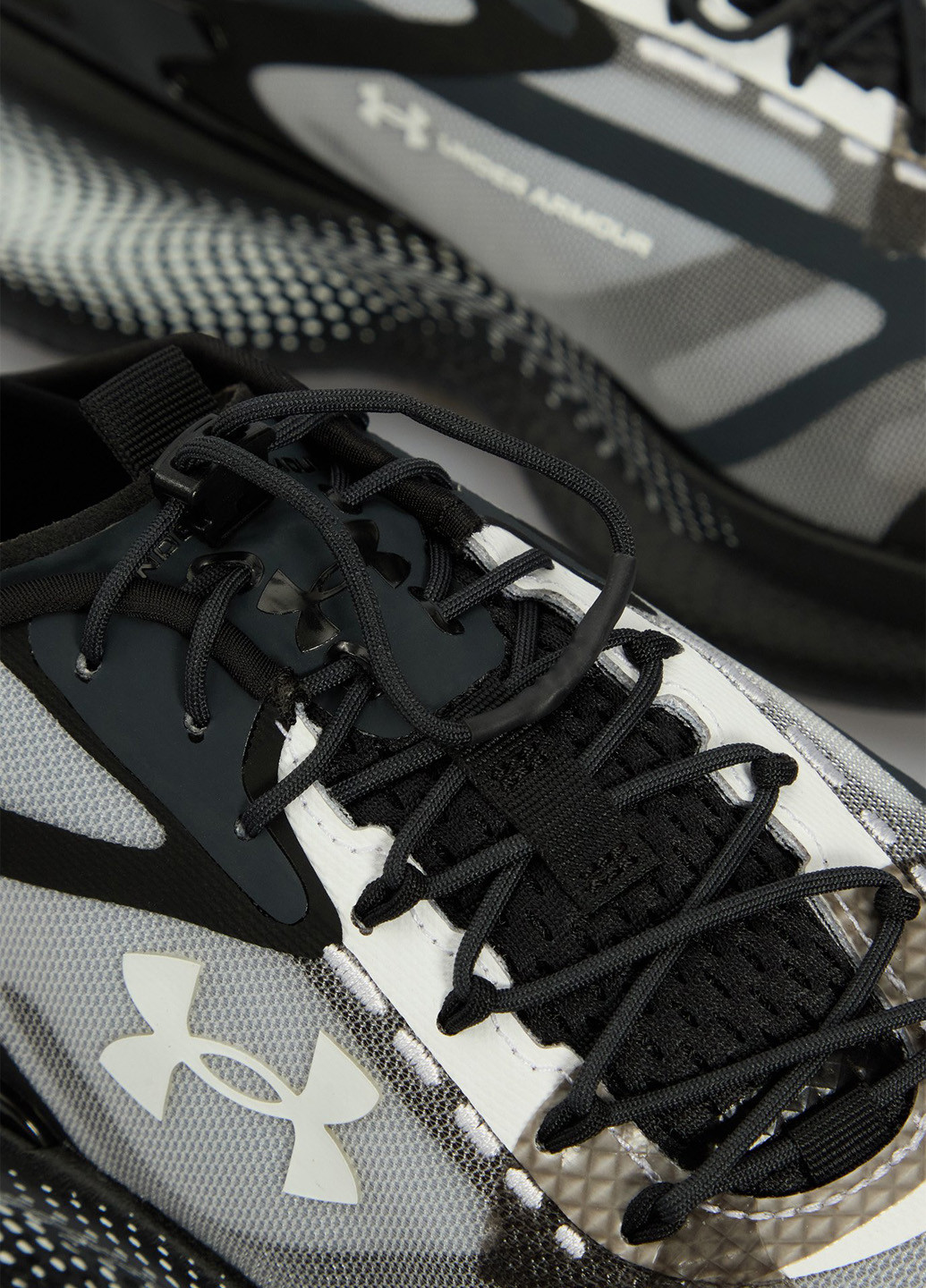 Черные всесезонные кроссовки Under Armour