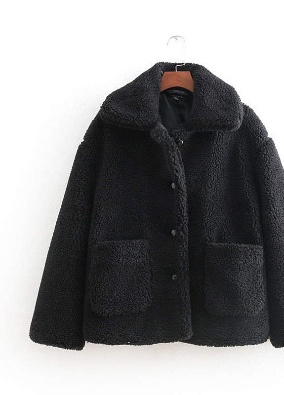 Черная демисезонная куртка женская из искусственного меха с накладными карманами fur Berni Fashion 55583