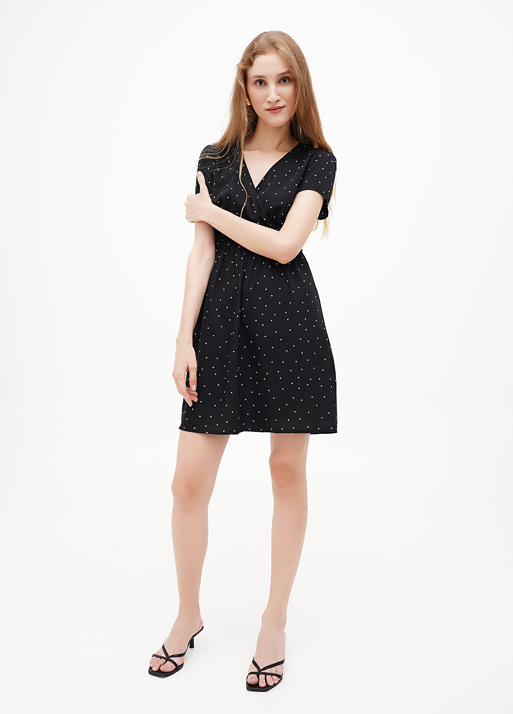 Черное кэжуал платье на запах Terranova в горошек