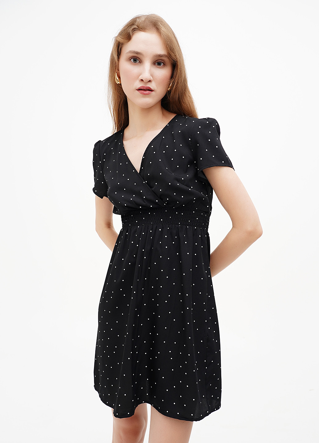 Черное кэжуал платье на запах Terranova в горошек