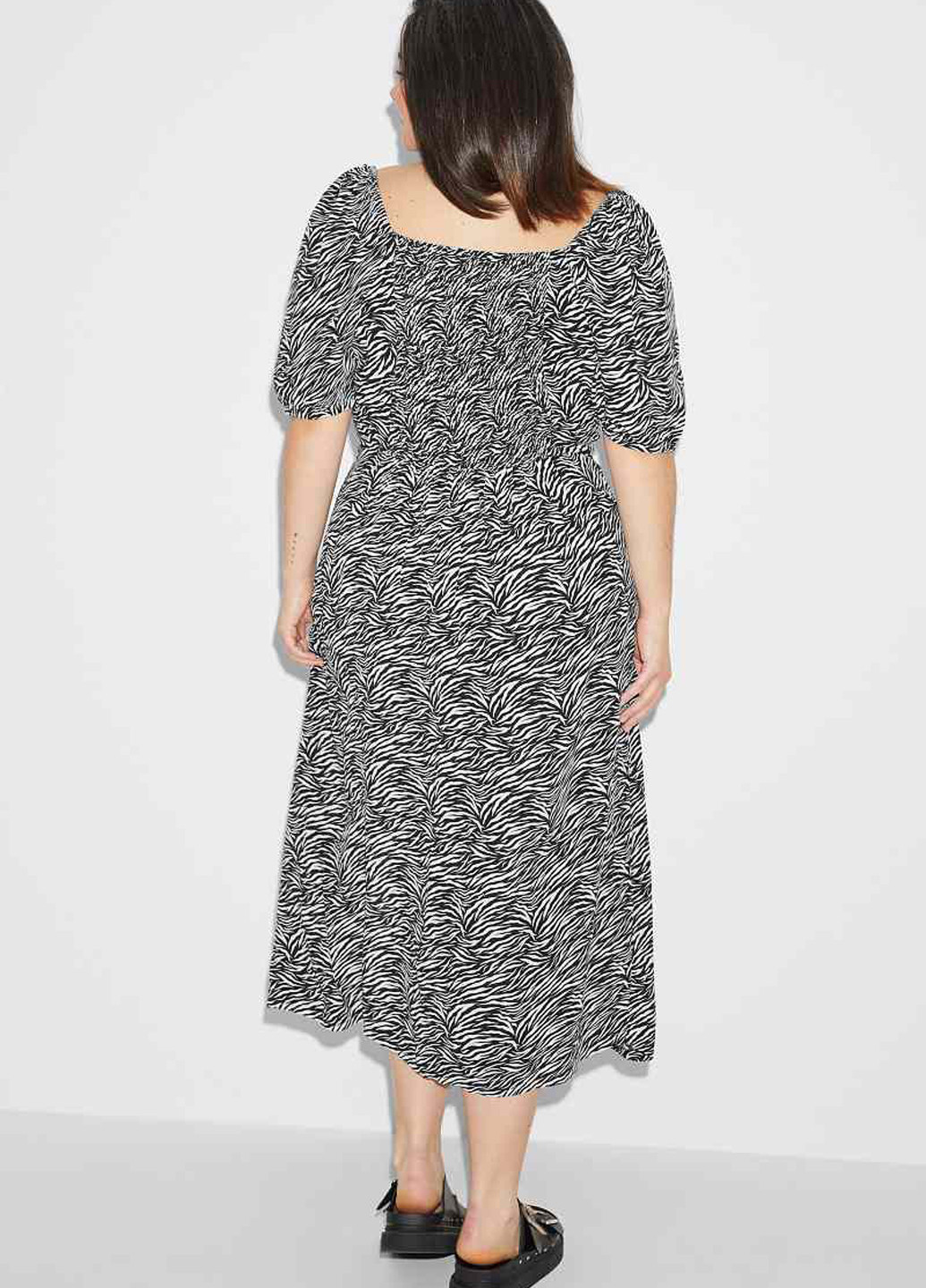 Черно-белое кэжуал платье C&A с абстрактным узором