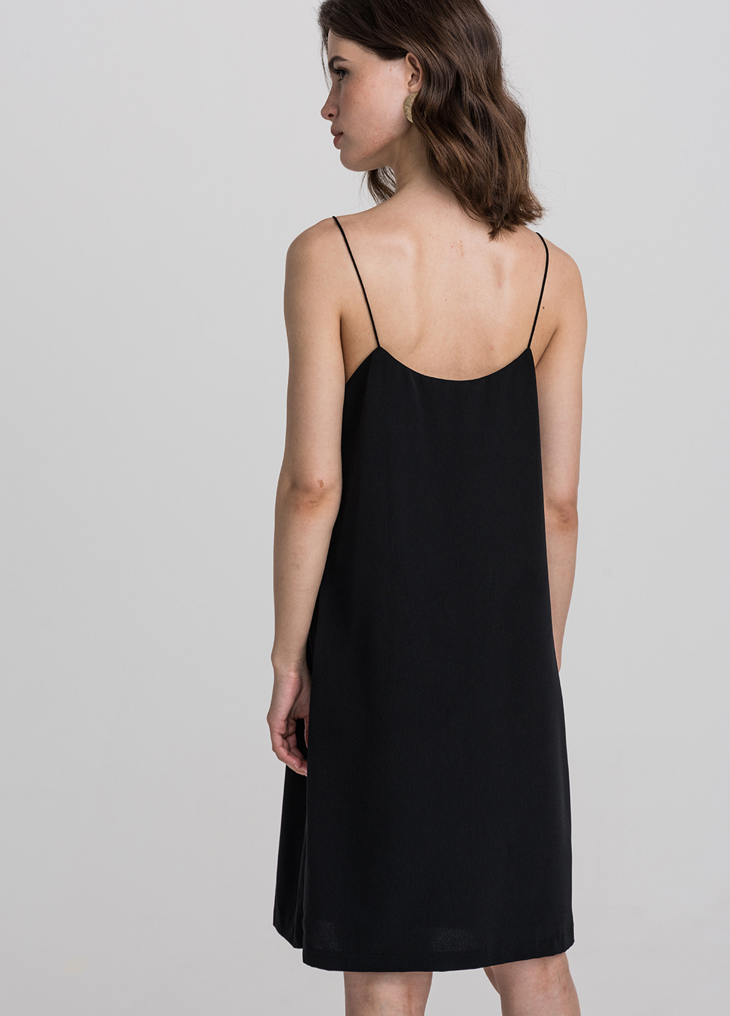 Черное кэжуал платье с открытыми плечами befree