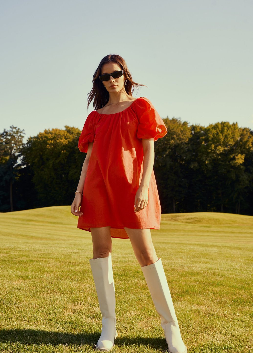 Красное повседневный платье свободного кроя с пышными рукавами Gepur однотонное