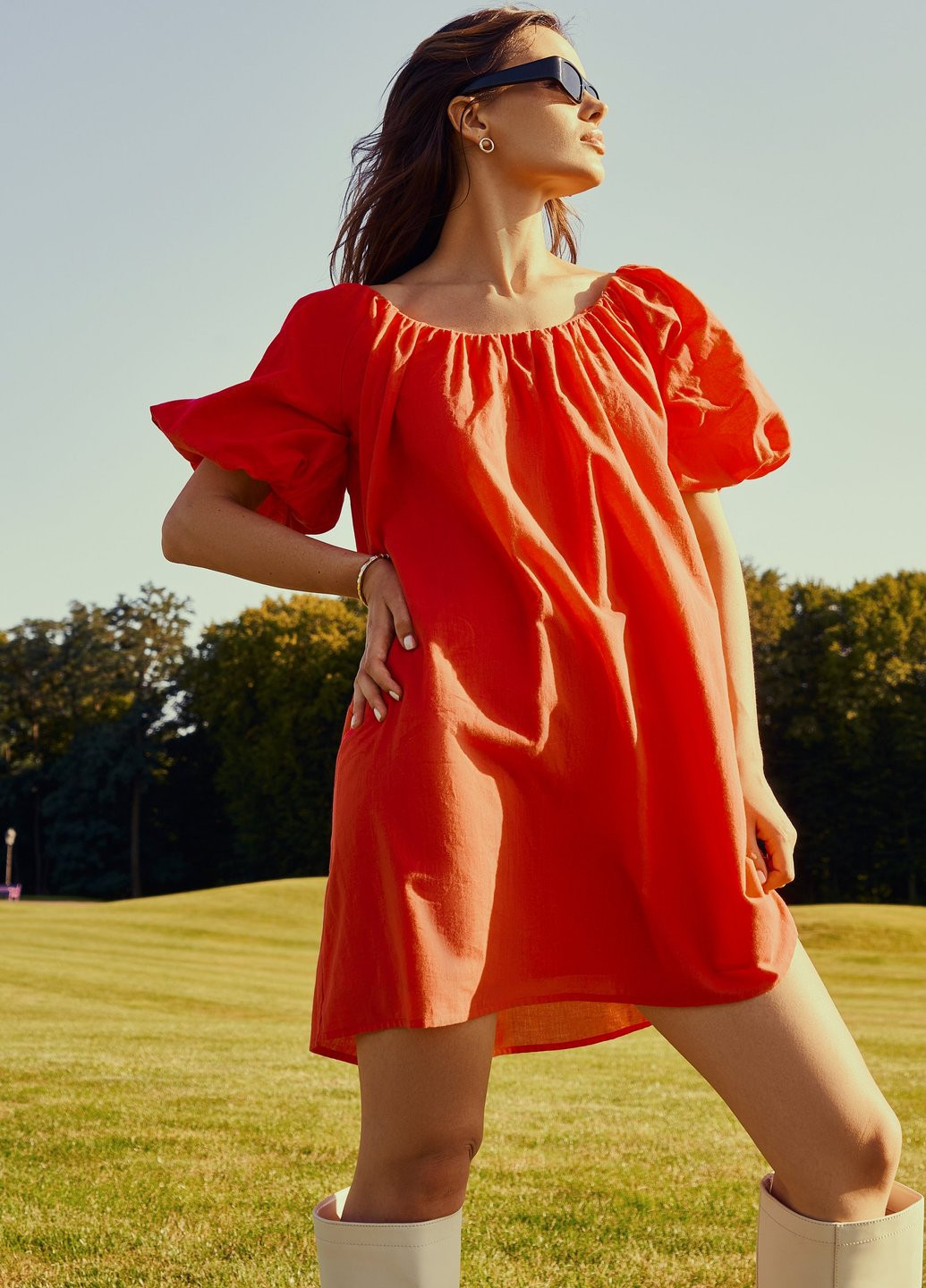 Красное повседневный платье свободного кроя с пышными рукавами Gepur однотонное