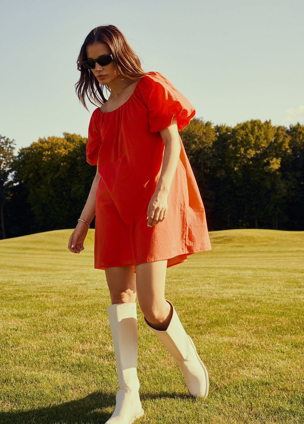 Красное повседневный платье свободного кроя с пышными рукавами Gepur однотонное