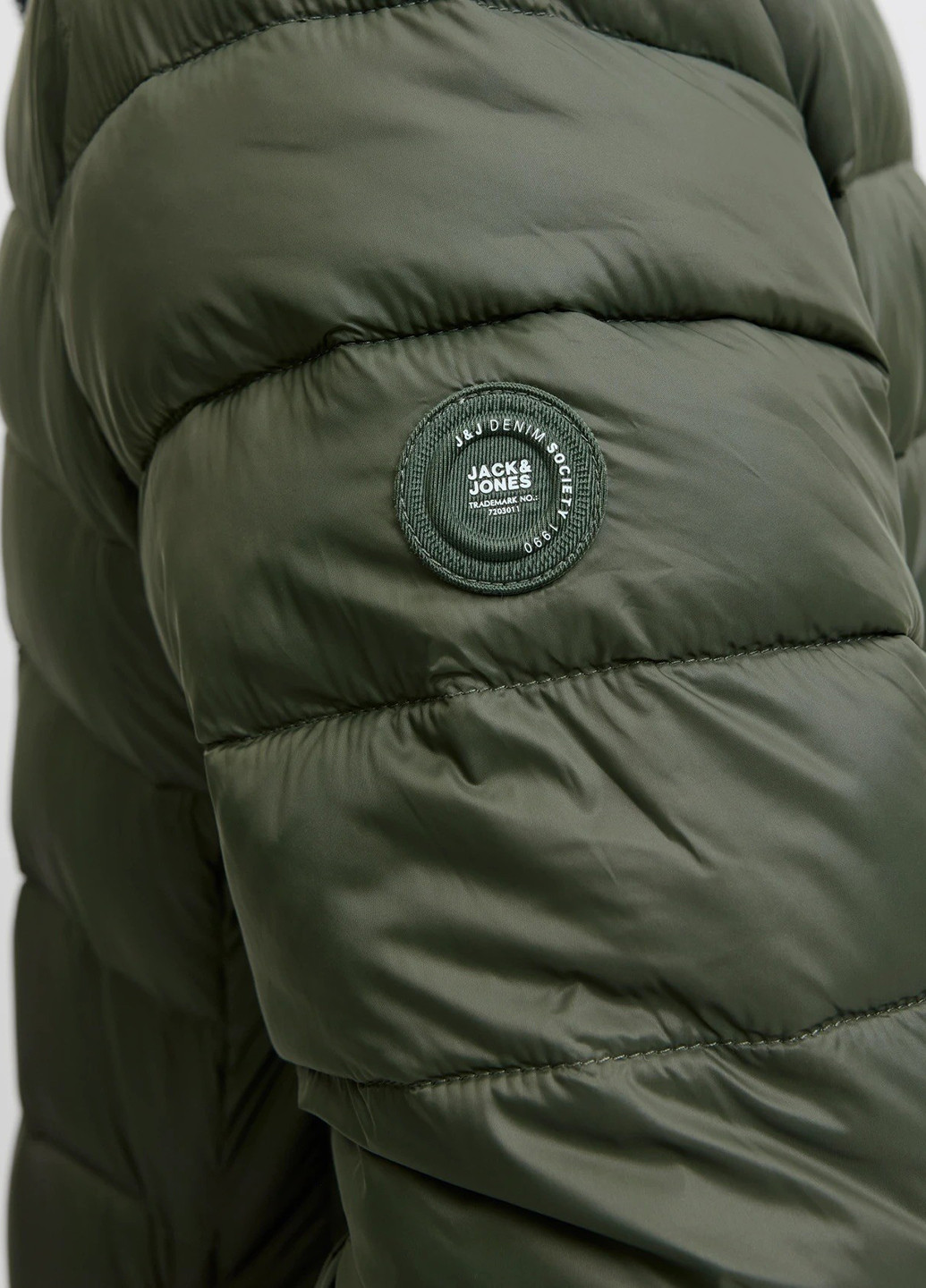 Оливкова (хакі) демісезонна куртка Jack & Jones