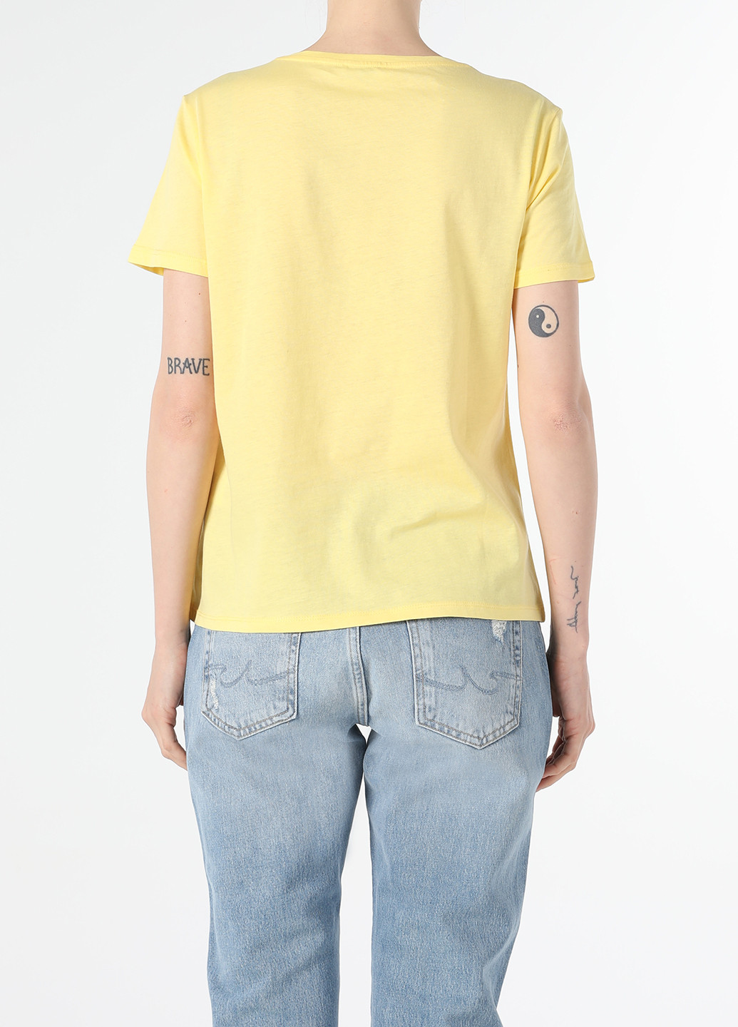 Желтая летняя футболка Colin's
