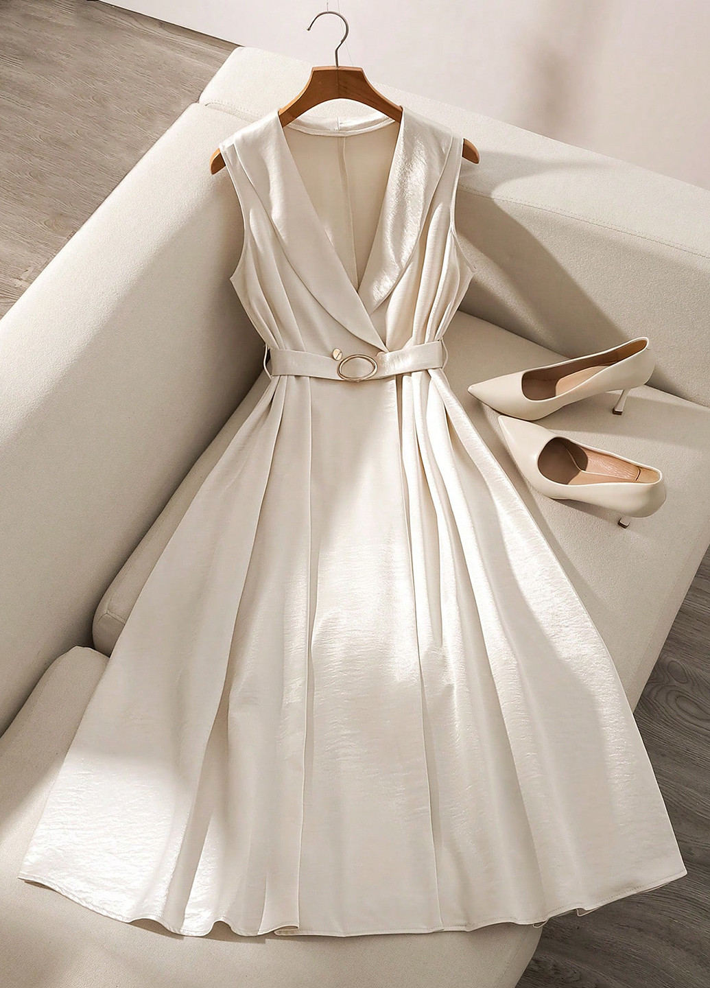 Молочна кежуал сукня на запах SHEIN однотонна