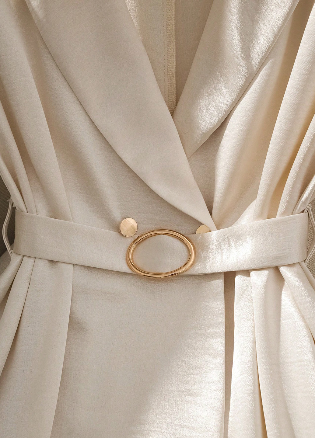 Молочна кежуал сукня на запах SHEIN однотонна