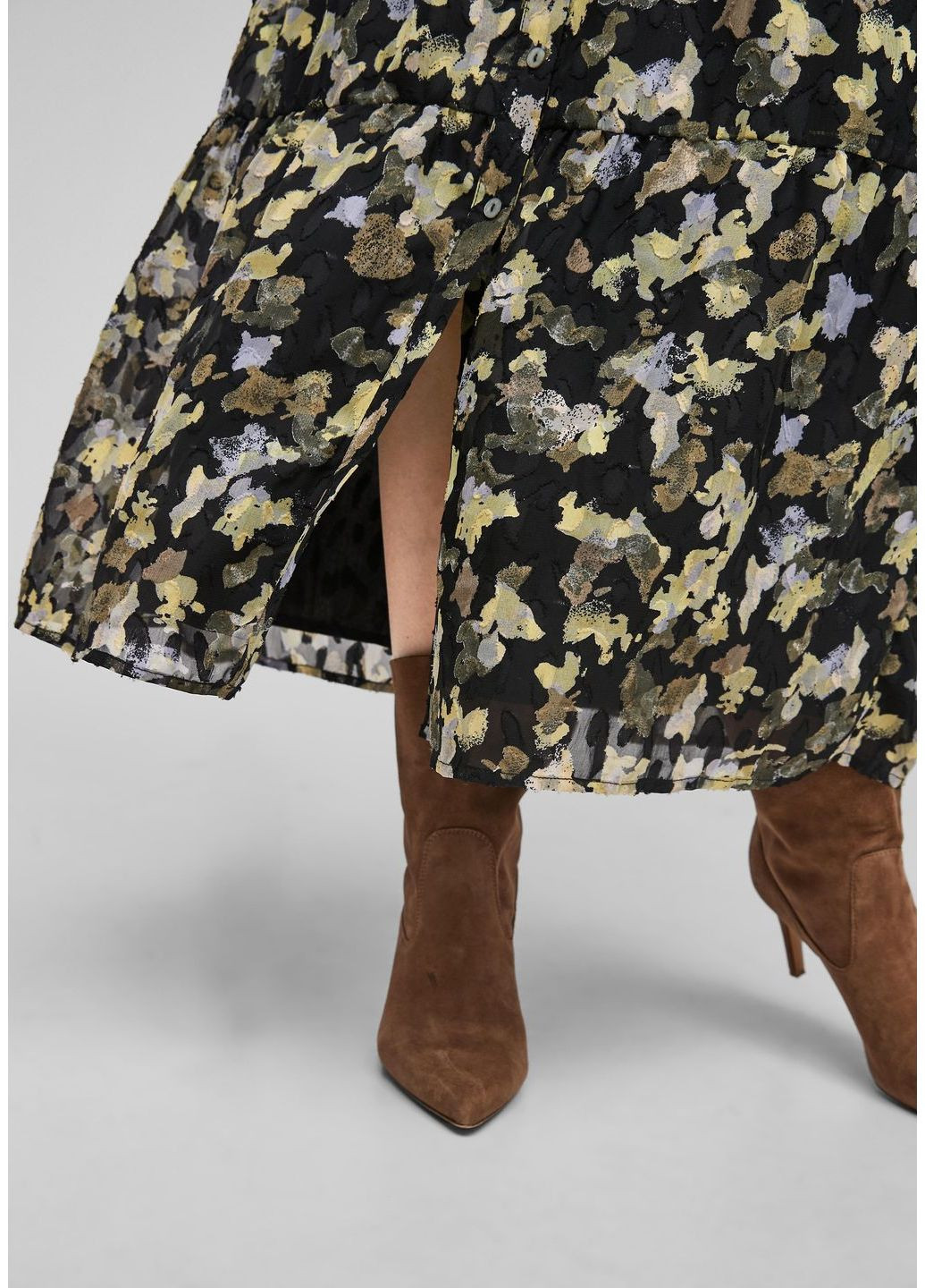 Оливковое (хаки) кэжуал платье S.Oliver с абстрактным узором