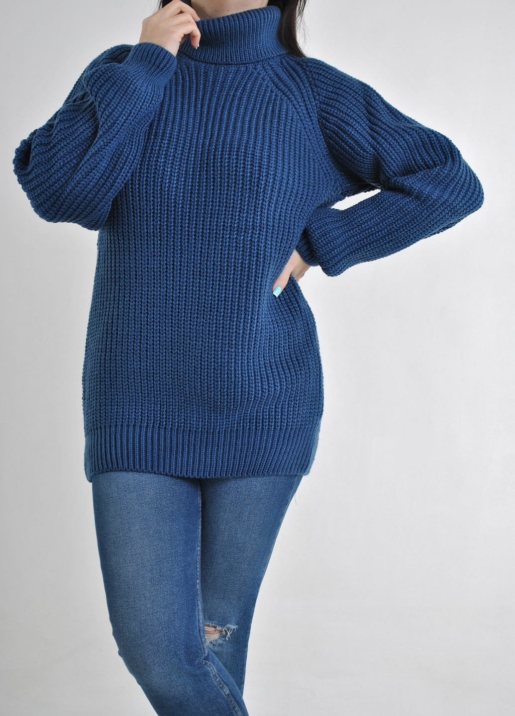 Синий зимний удлиненный свитер Berta Lucci