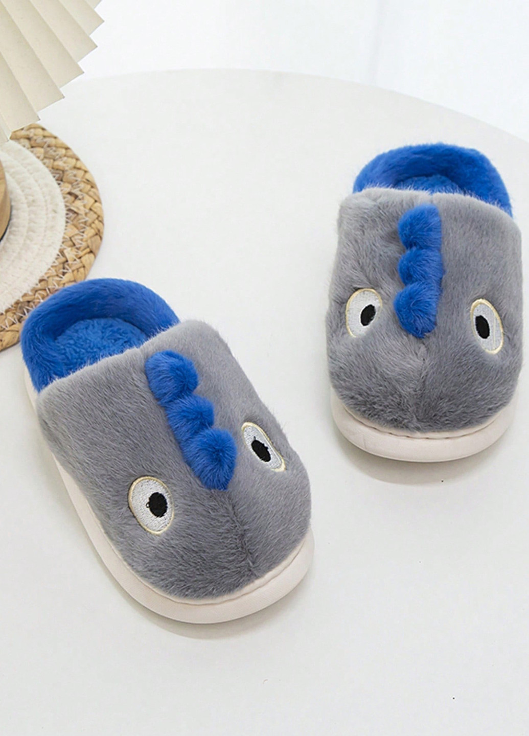 Серые домашние тапочки SHEIN