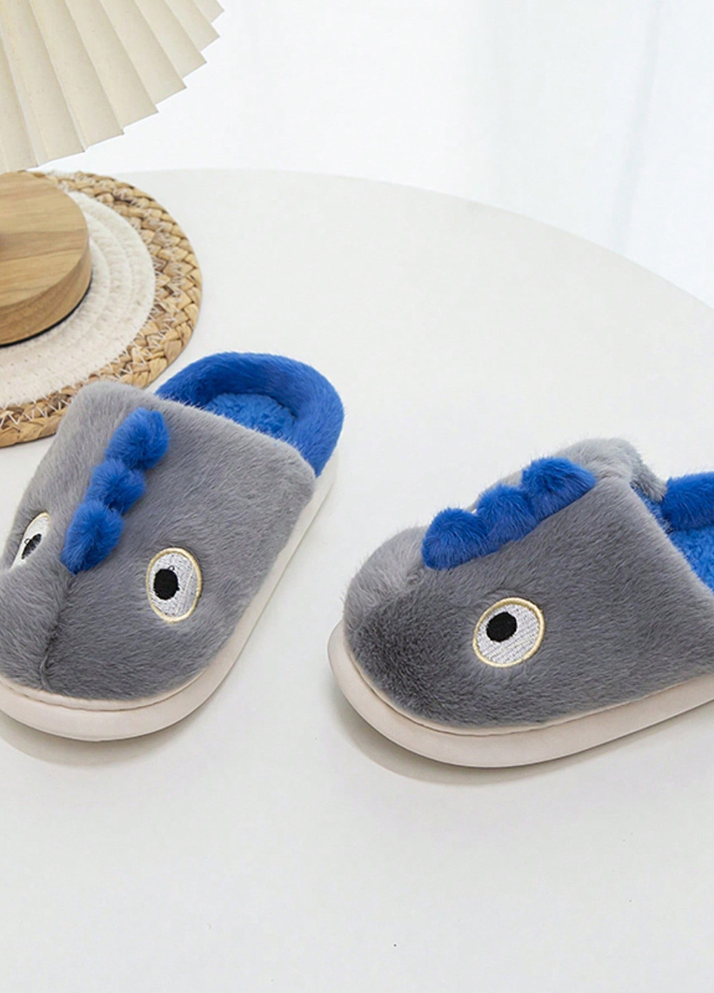 Серые домашние тапочки SHEIN