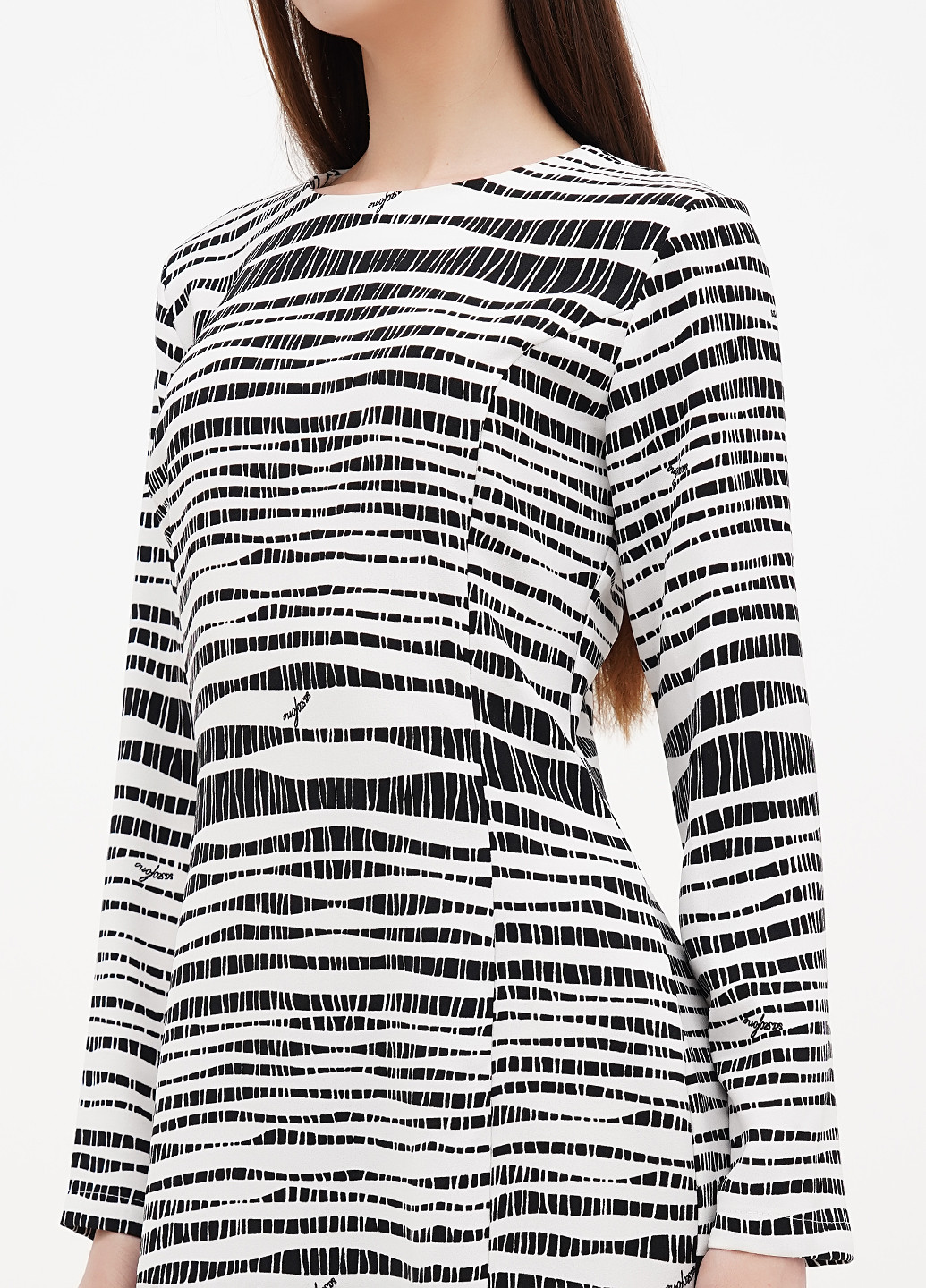 Черно-белое кэжуал платье колокол Sassofono с абстрактным узором