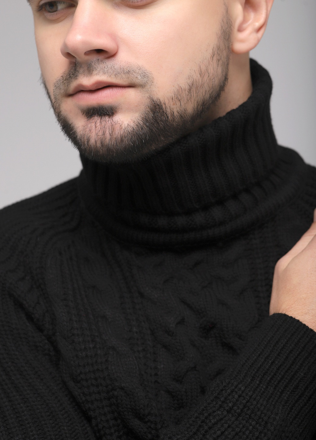 Чорний зимовий светр Figo