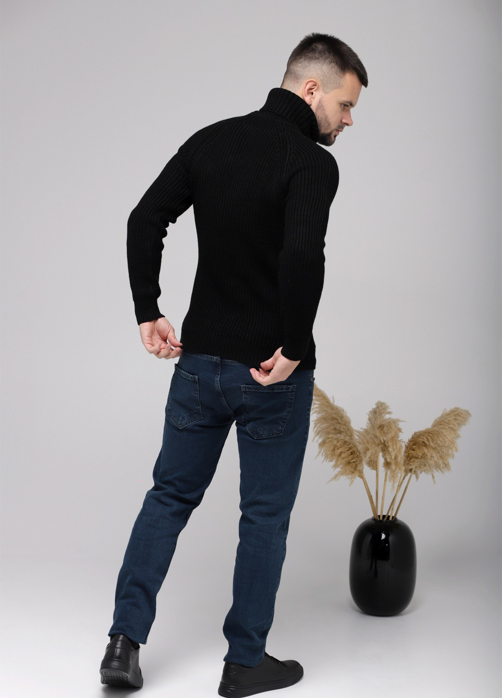 Чорний зимовий светр Figo