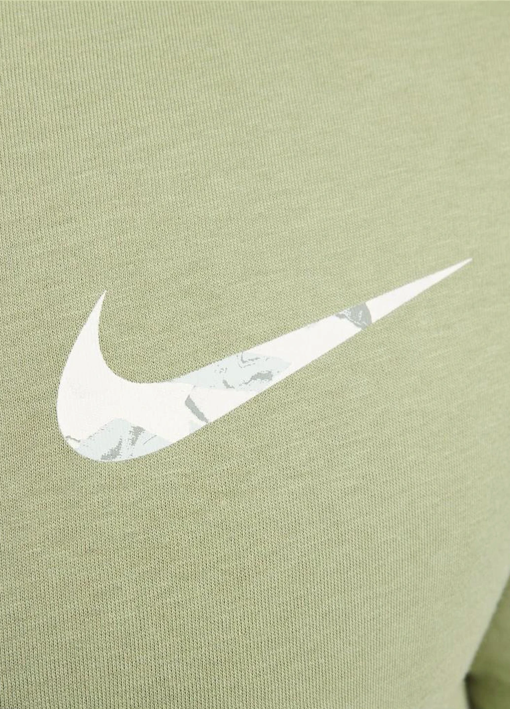 Оливкова футболка fd4200-386 Nike NSW Club+ Camo Swoosh T-shirt