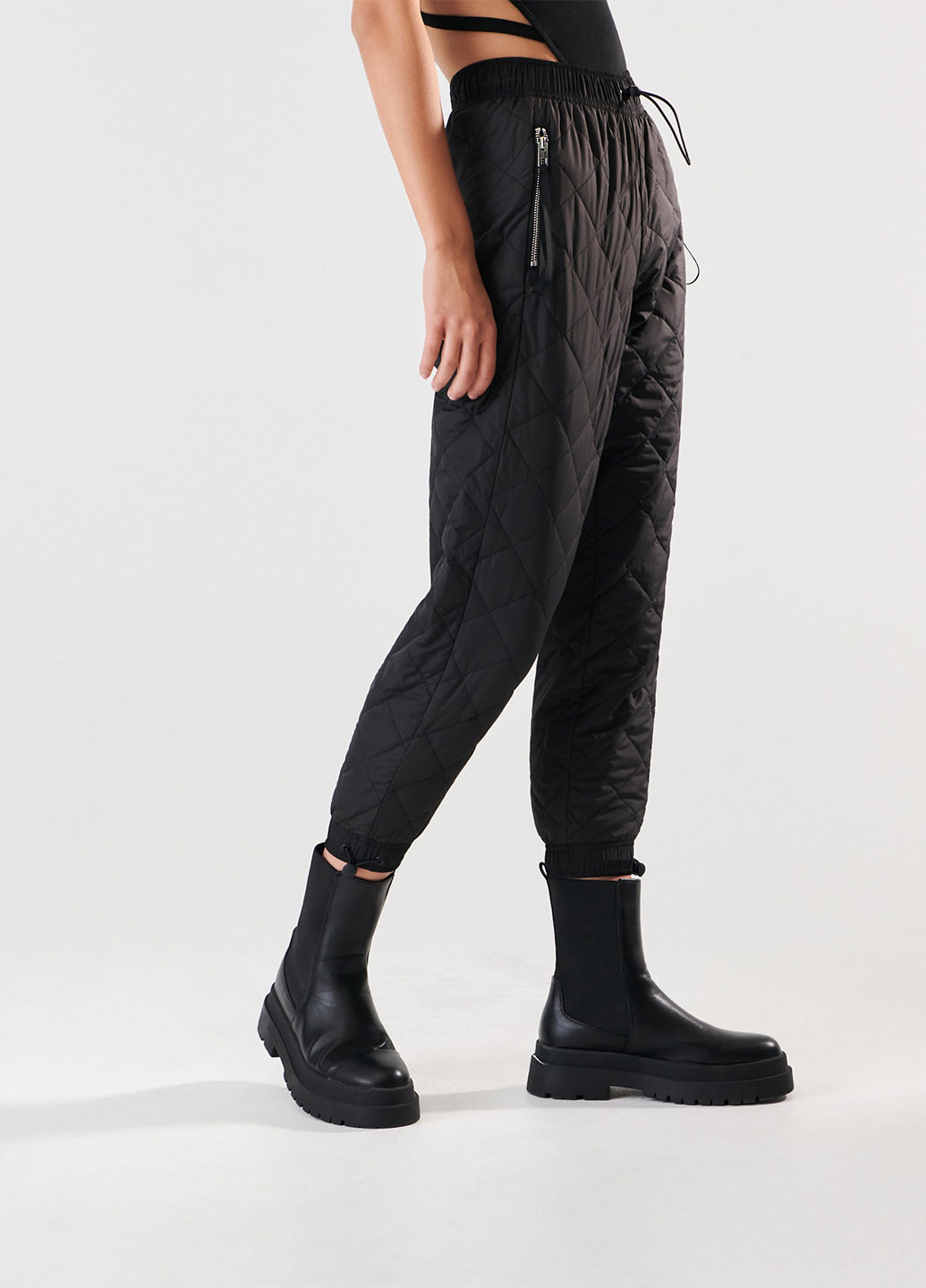 Черные кэжуал демисезонные джоггеры, укороченные брюки Sinsay