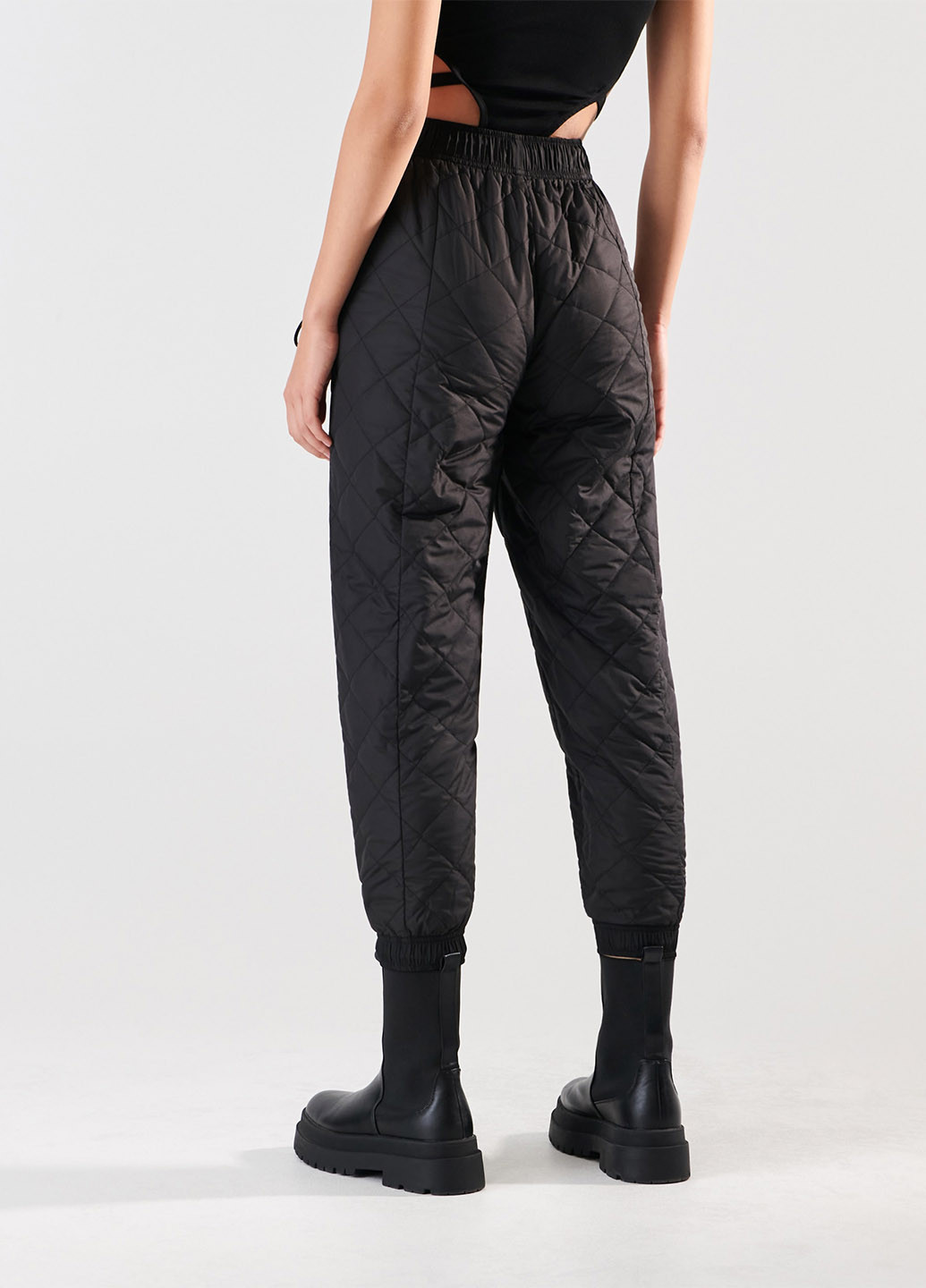 Черные кэжуал демисезонные джоггеры, укороченные брюки Sinsay