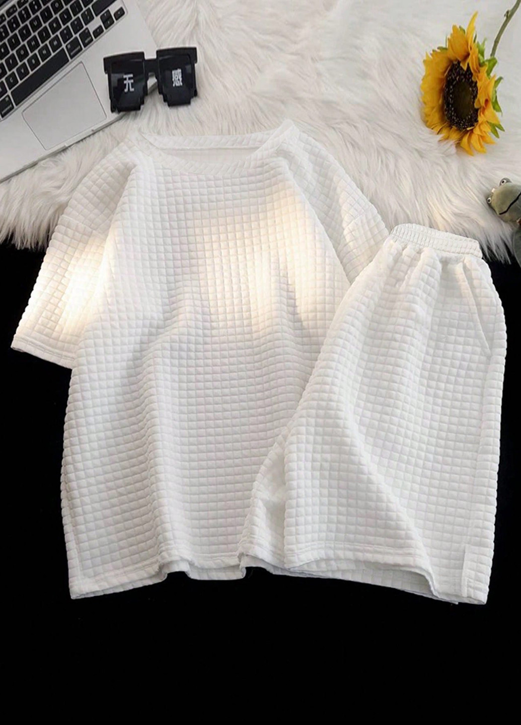 Белый летний костюм (футболка, шорты) SHEIN