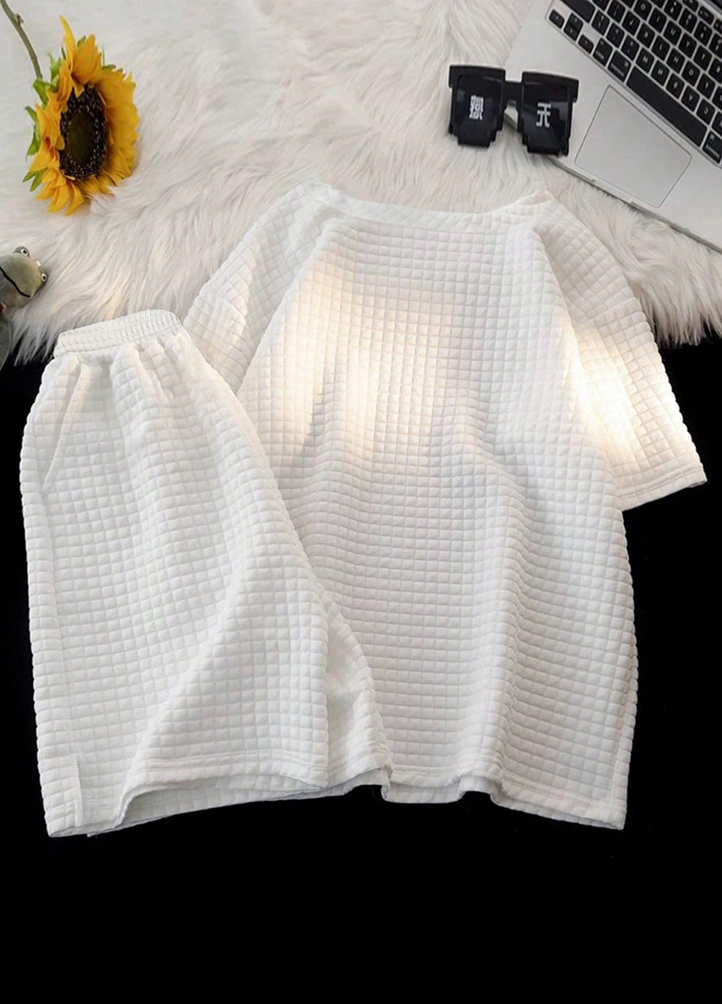 Белый летний костюм (футболка, шорты) SHEIN