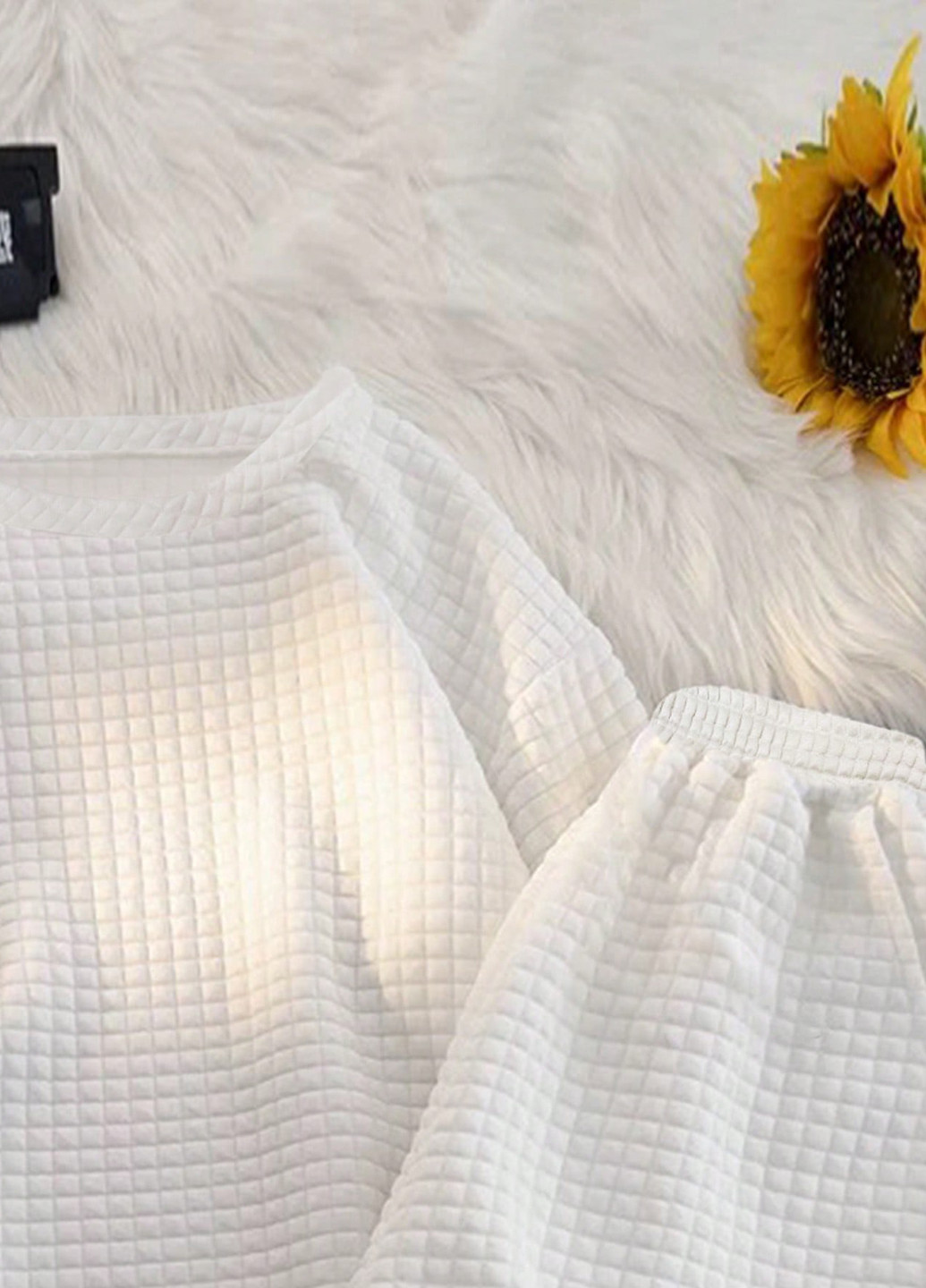 Белый летний костюм (футболка, шорты) SHEIN