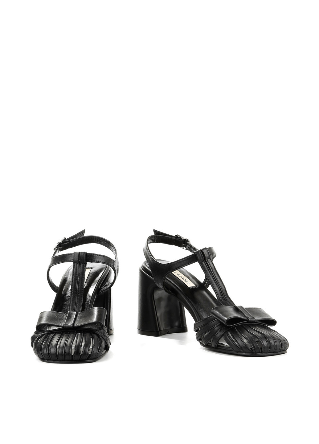 Черные босоножки Le'BERDES с ремешком с бантом