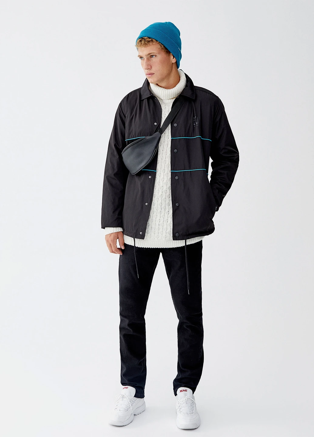 Черная демисезонная ветровка Pull & Bear