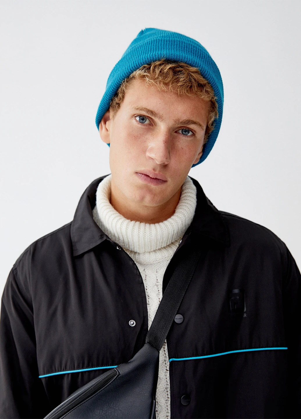 Черная демисезонная ветровка Pull & Bear