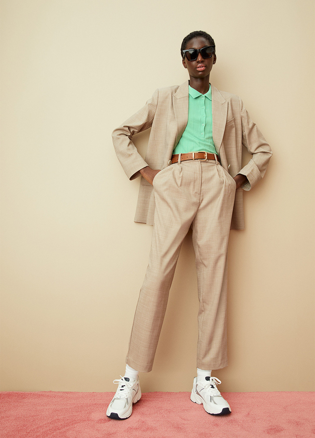 Бежевые классические демисезонные классические брюки H&M