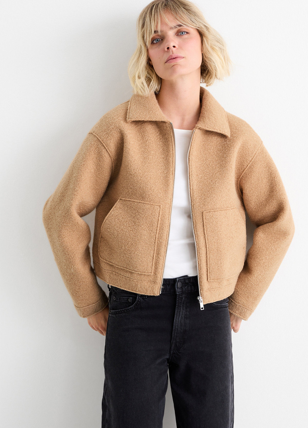 Бежева демісезонна куртка C&A