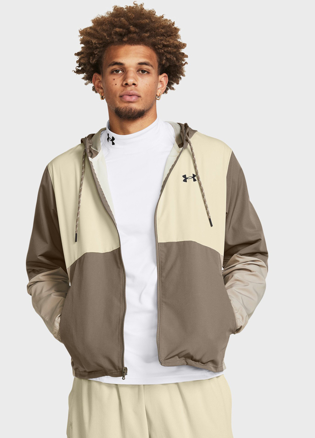 Бежевая демисезонная ветровка Under Armour