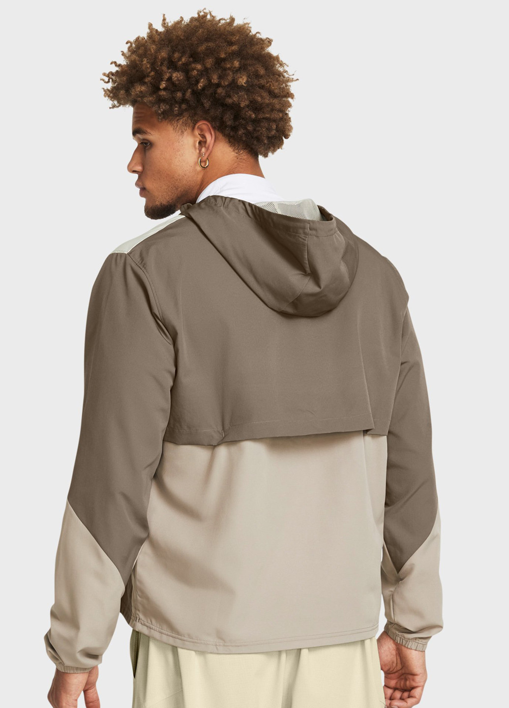 Бежевая демисезонная ветровка Under Armour