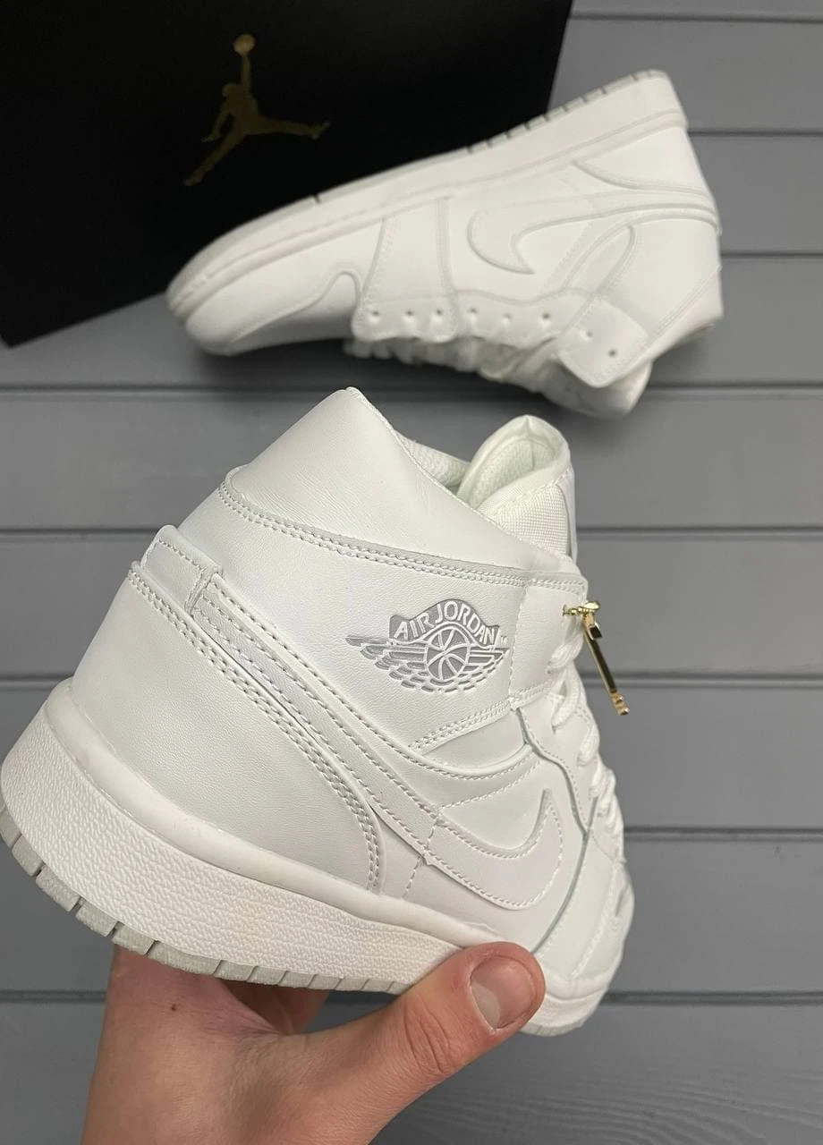 Белые демисезонные кроссовки nike air jordan 1 (копия) No Brand
