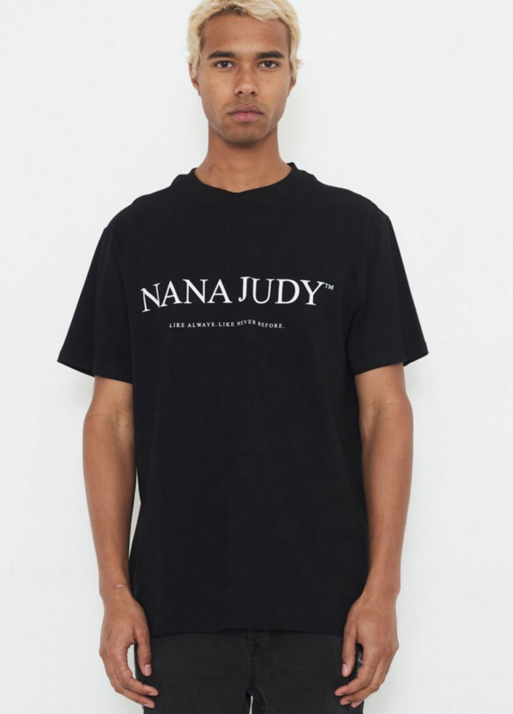 Чорна футболка Nana Judy