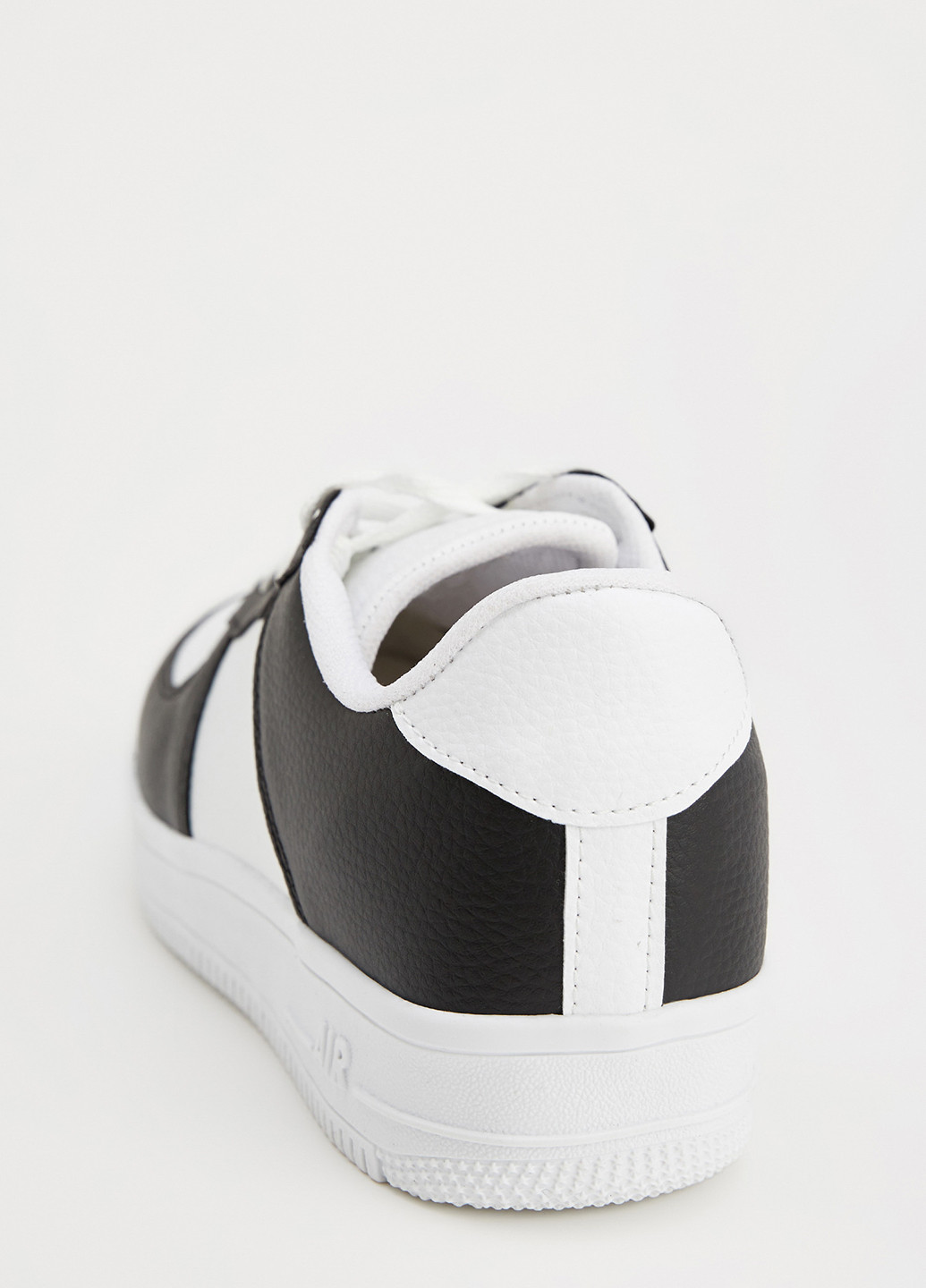 Черно-белые демисезонные ботинки DeFacto