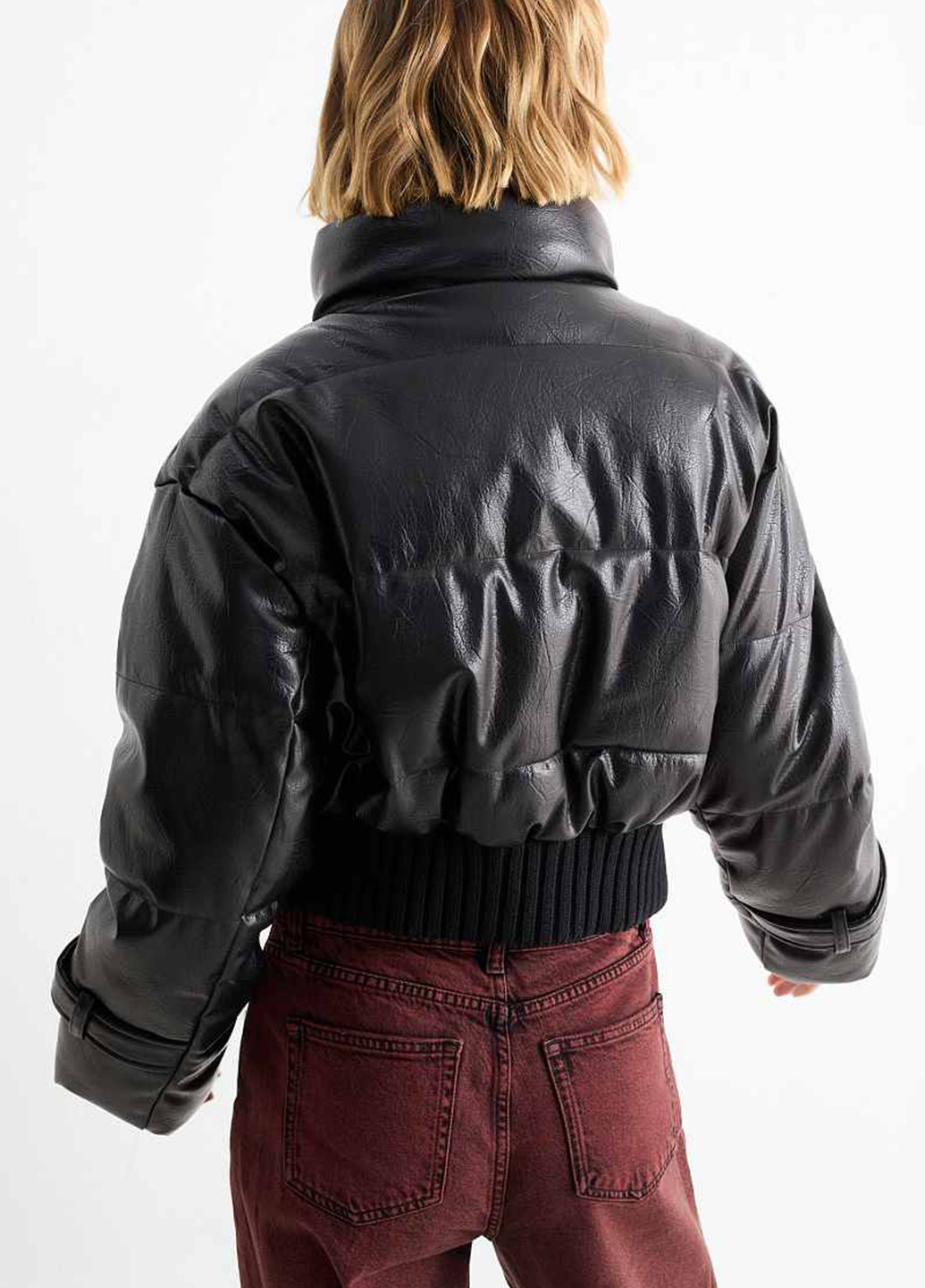 Чорна демісезонна куртка C&A