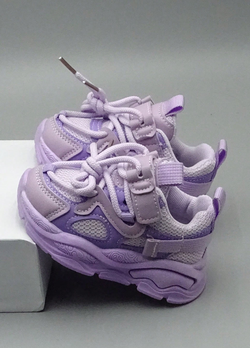 Бузкові осінні кросівки SHEIN