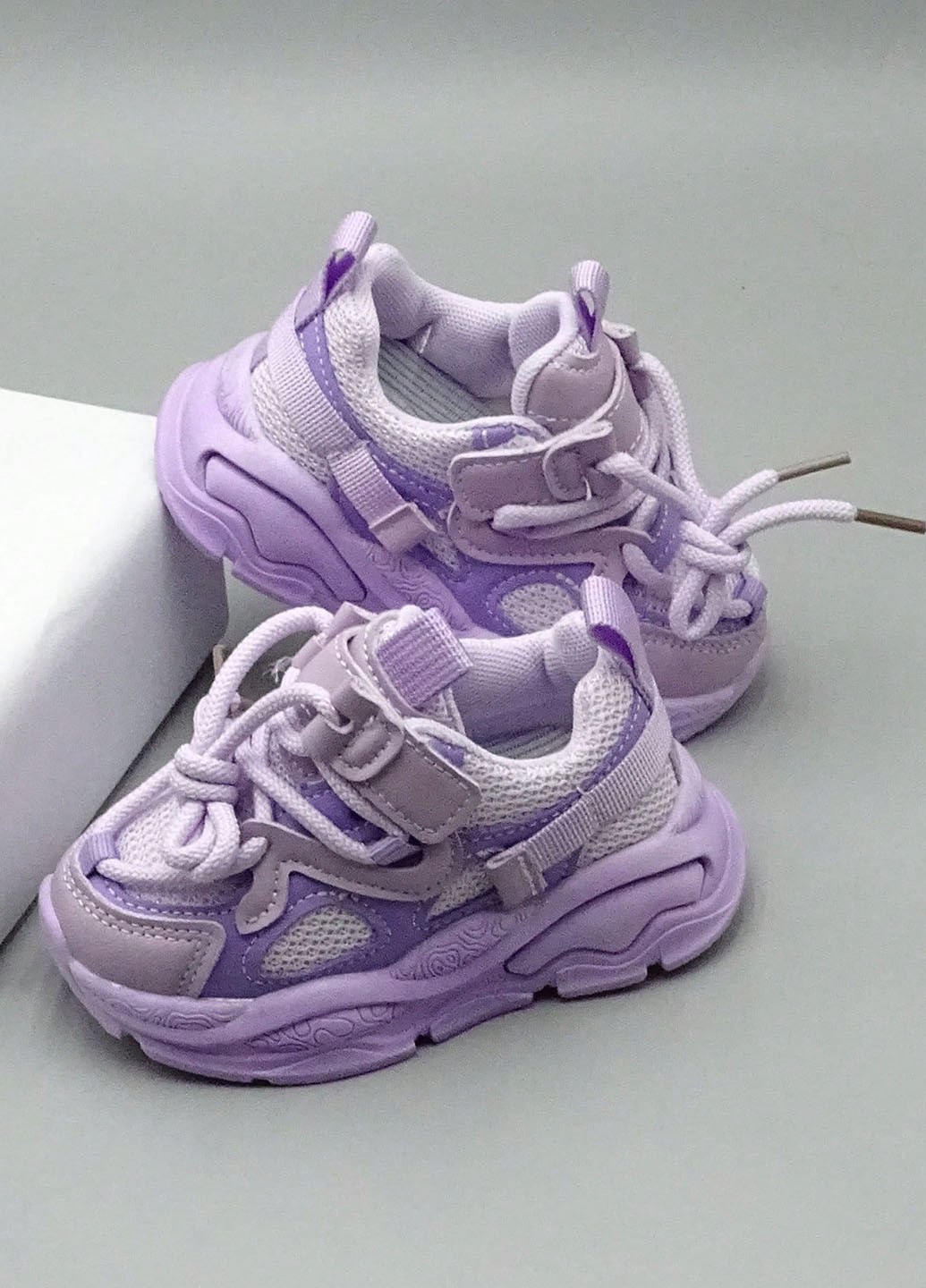 Бузкові осінні кросівки SHEIN