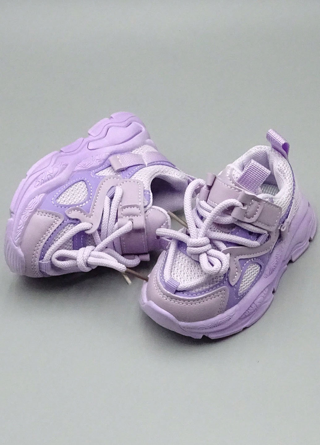 Бузкові осінні кросівки SHEIN