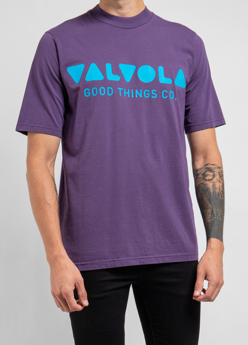 Фиолетовая черная футболка с логотипом Valvola