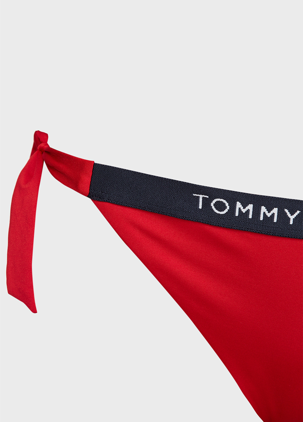 Красные купальные трусики-плавки с надписью Tommy Hilfiger