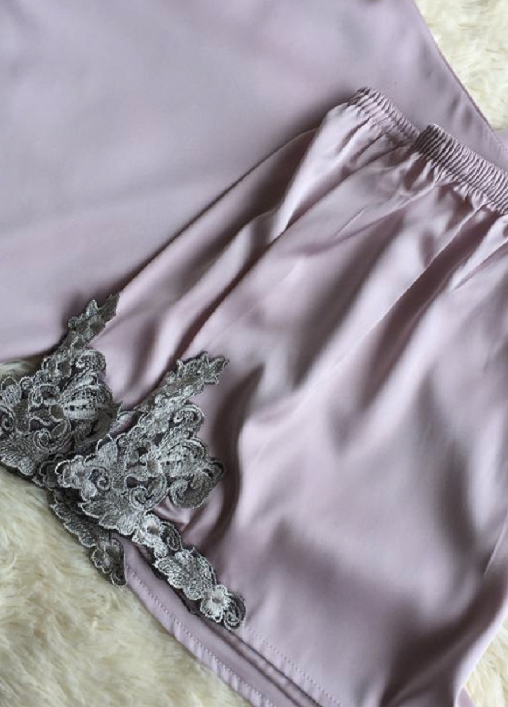 Фиолетовая всесезон комплект женская шелковая пижама майка и шорты sleep & beauty No Brand