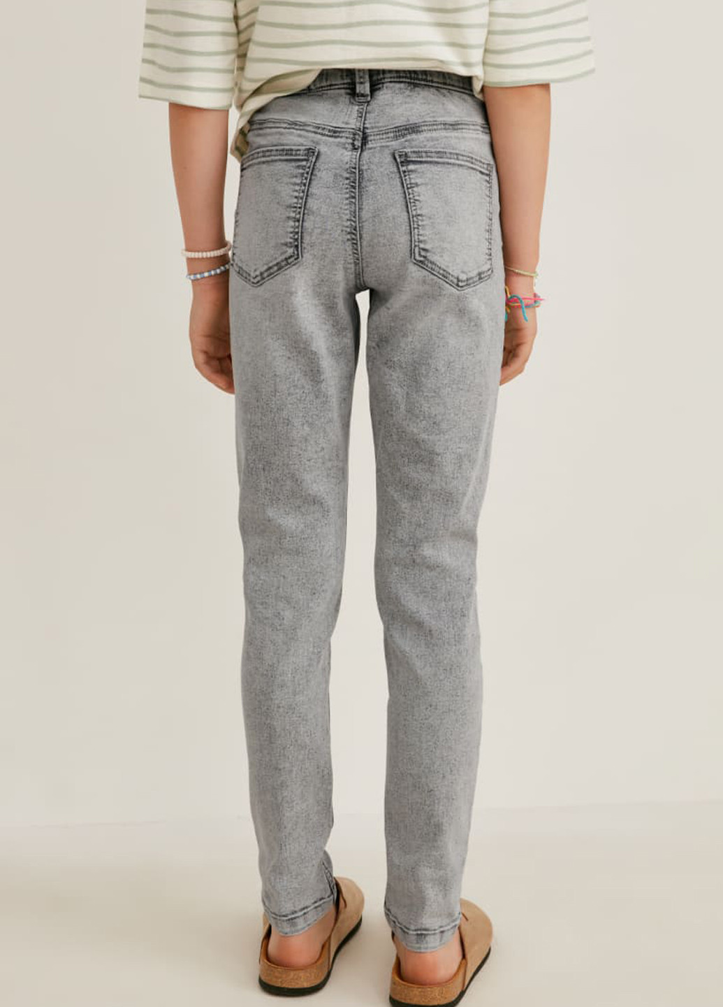 Серые демисезонные скинни джинсы C&A