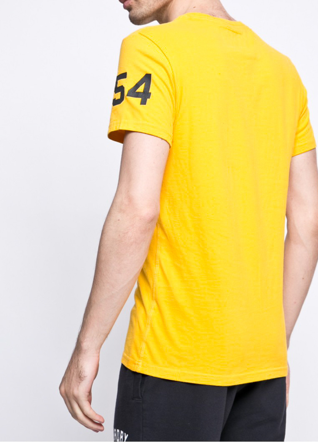 Желтая футболка Superdry